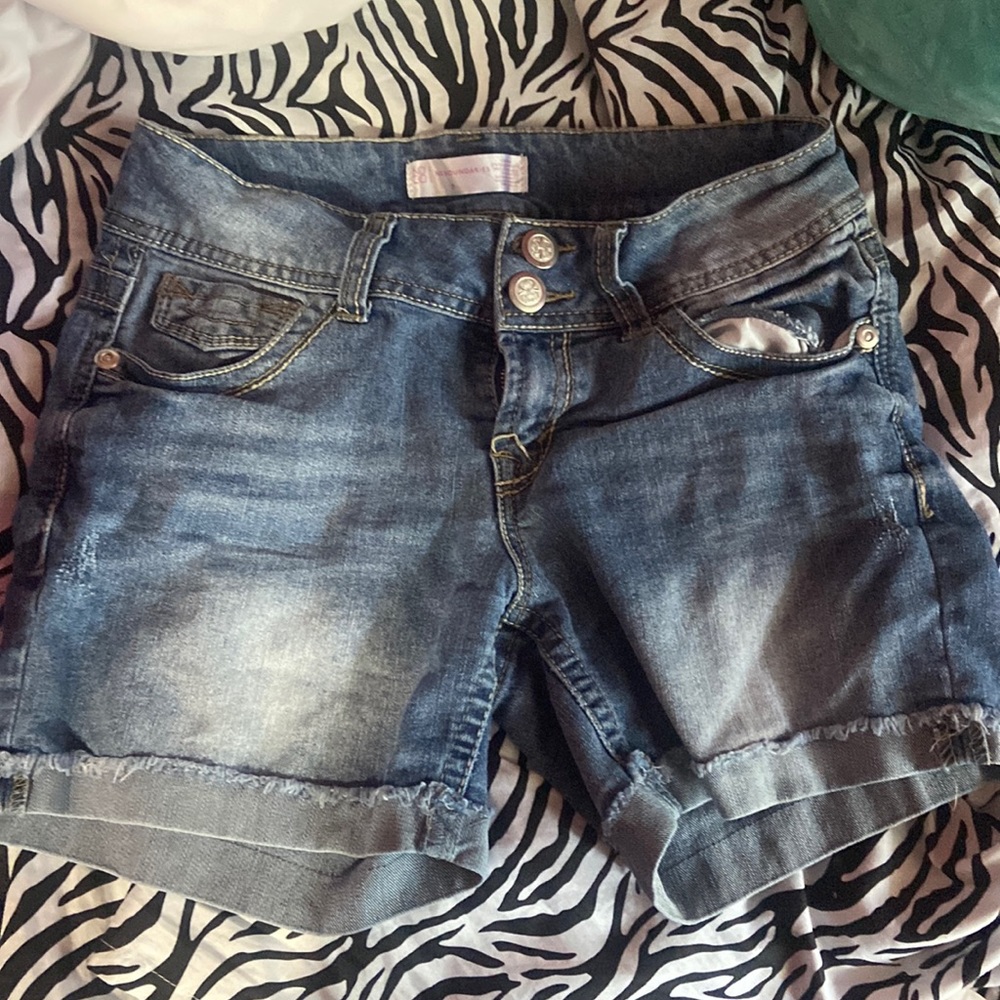 NO BOUNDARIES JEAN SHORTS